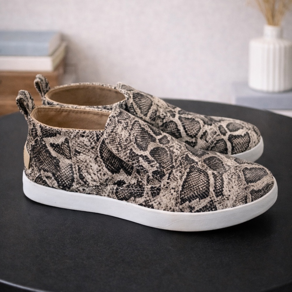 Snake skin print Yellow Box sneakers size 7